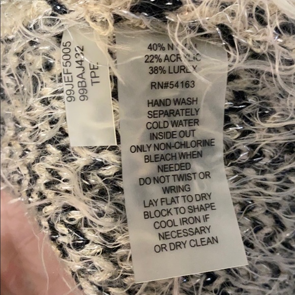 Black rivet long sleeved sweater - Picture 4 of 9